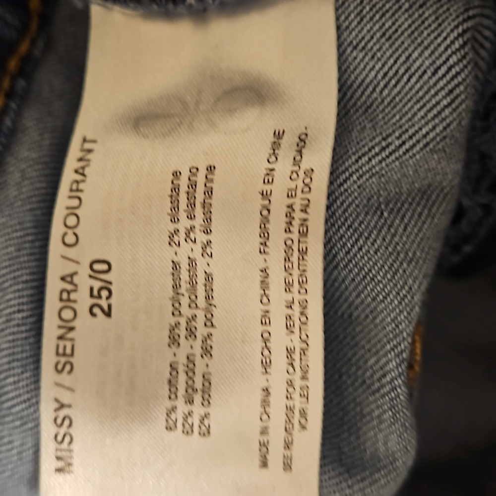 High Rise Button Front Jeans 👖 😍 - Picture 9 of 9